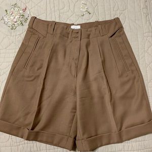 Bermuda tan wool shorts